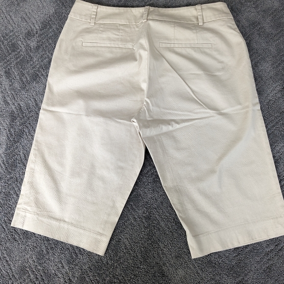 7th Avenue trouser shorts. Size 4. - Picture 2 of 4